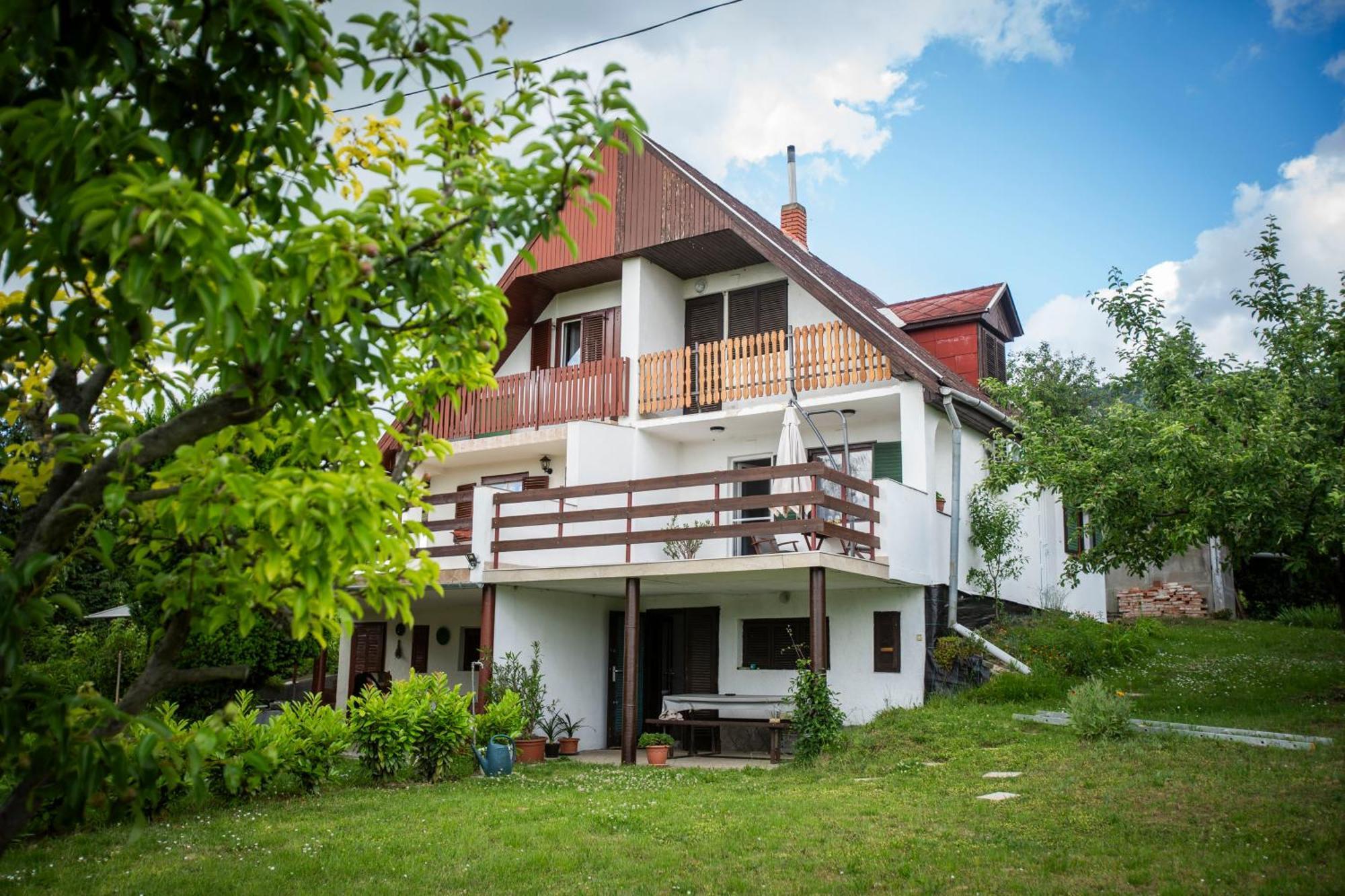 Apartament Csabagyoengye